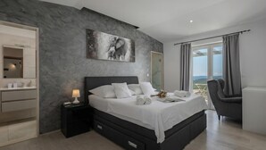 4 bedrooms, iron/ironing board, WiFi (free), bed sheets - Villa Luka with Private Pool & Sea View, Labin, Croatia (Labin)