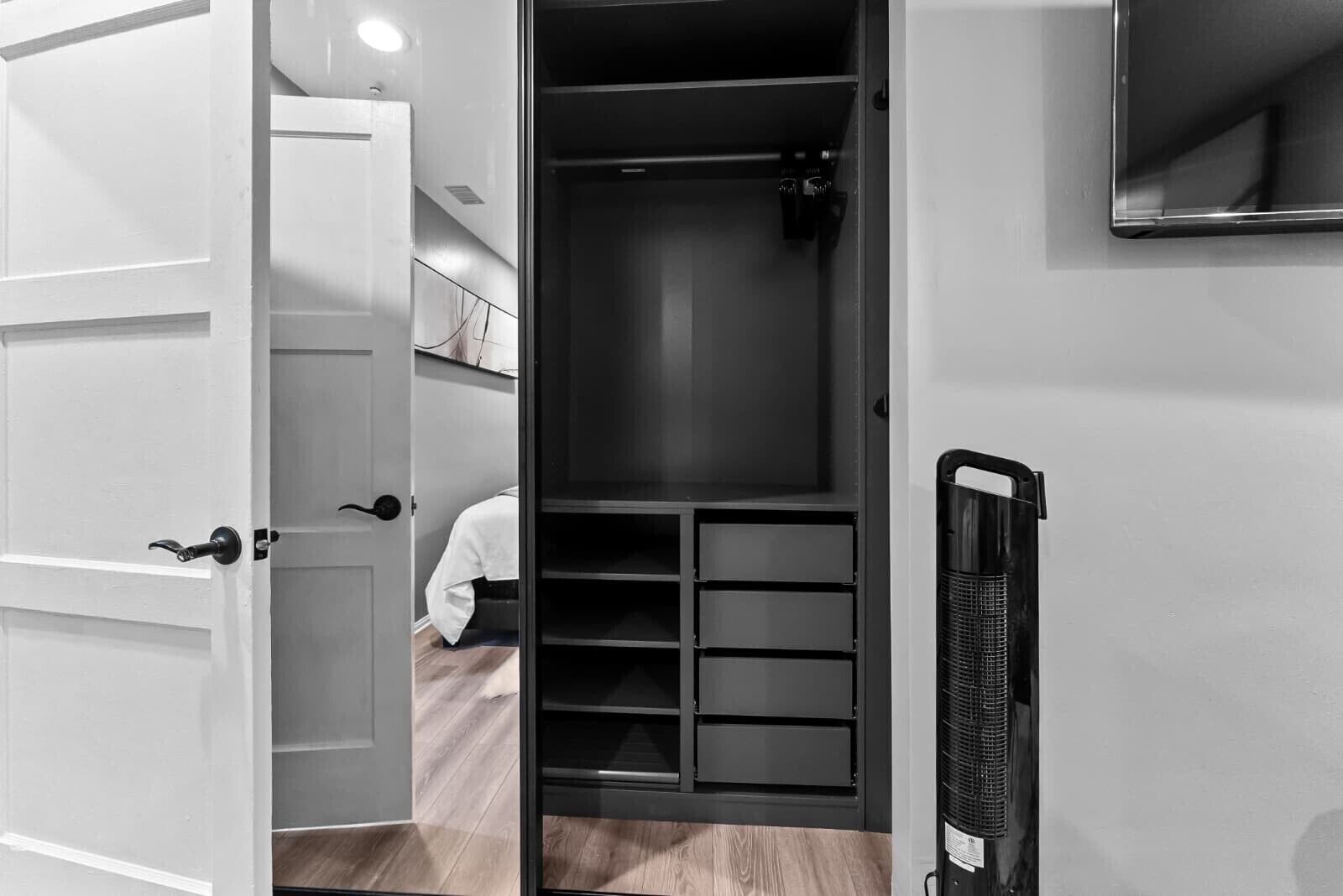 1 habitación, tabla de planchar con plancha, internet y ropa de cama 