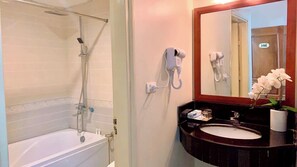 Deluxe Double Room, Lake View | Bathroom | Slippers