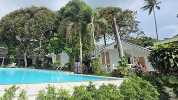 Habitación, vistas a la piscina | Ropa de cama