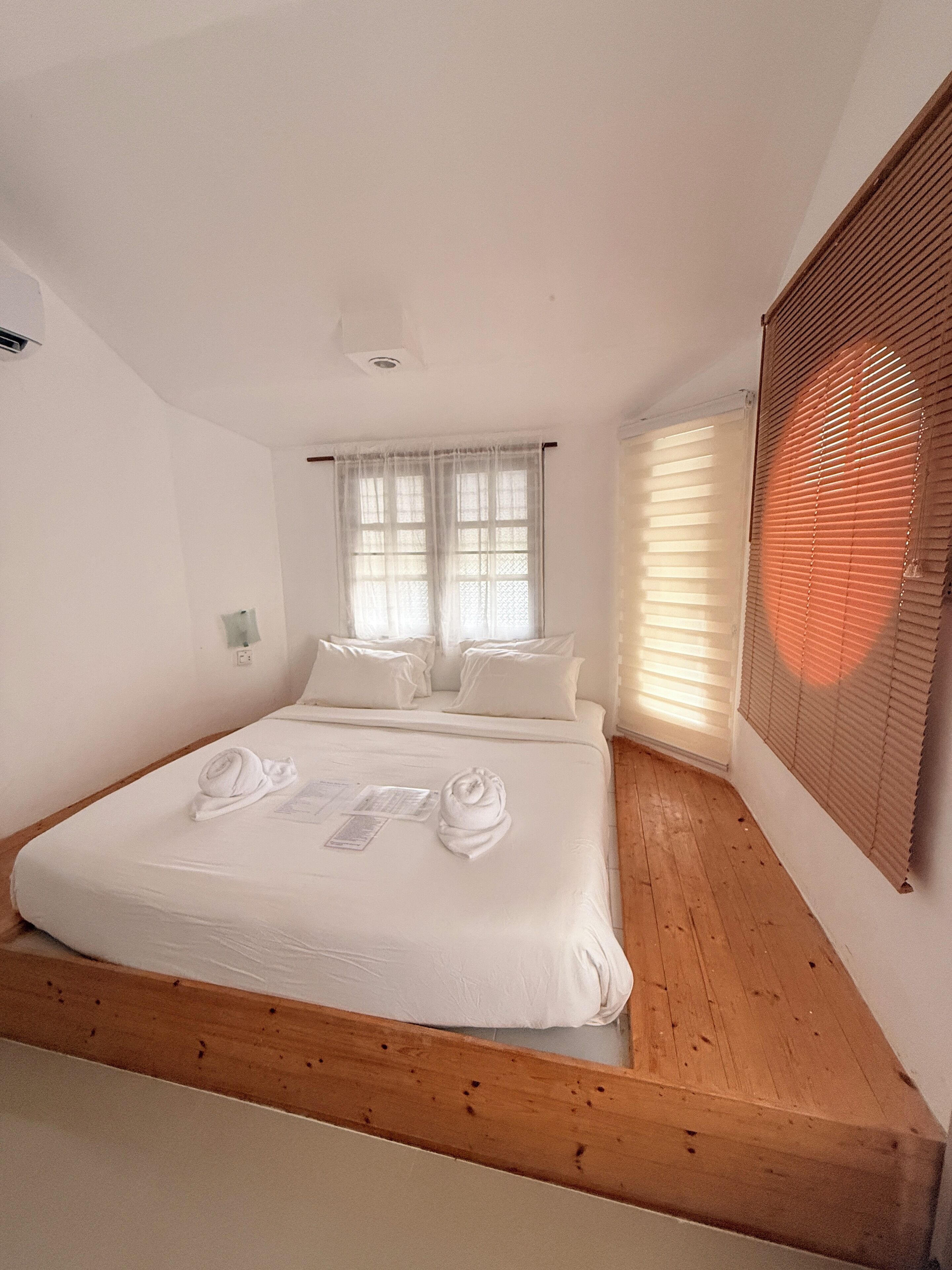 Room, Pool View | Bed sheets