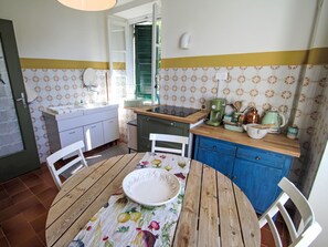 Fridge, microwave, cookware/dishes/utensils - Manuela by Interhome (Zoagli)