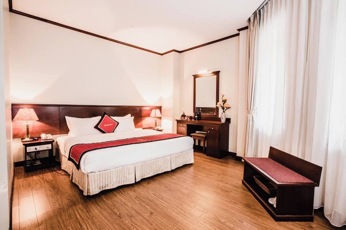 Luxury Double Room, Lake View | Desk, free WiFi, bed sheets