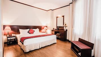 Luxury Double Room, Lake View | Desk, free WiFi, bed sheets