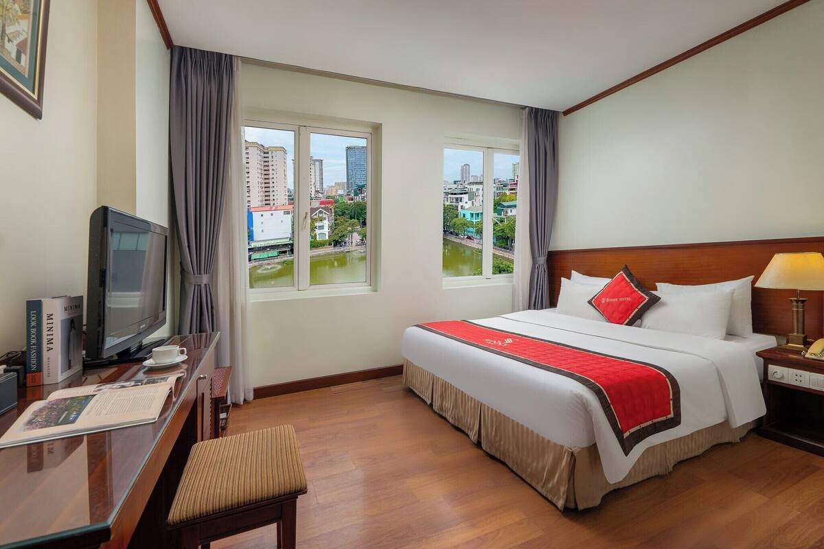 Deluxe Double Room, Lake View | Desk, free WiFi, bed sheets