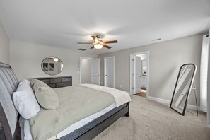 3 bedrooms, iron/ironing board, WiFi, bed sheets