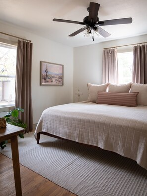 4 bedrooms, desk, WiFi, bed sheets