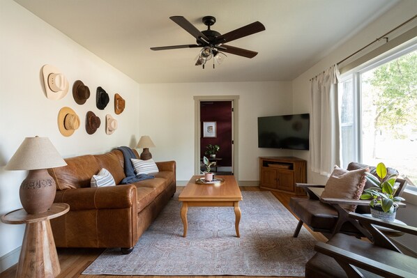 Smart TV, offices - Designer Game Day Stay by Kyle Field (Bryan)