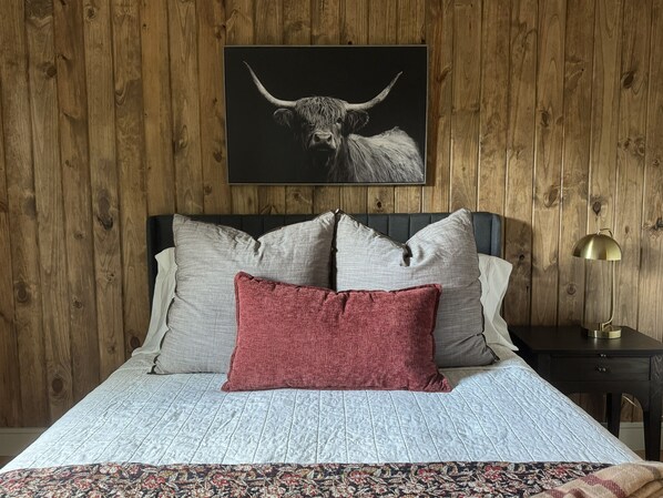 4 bedrooms, desk, iron/ironing board, WiFi