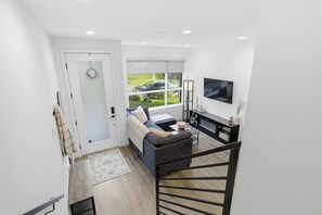 Smart-TV, peis og bøker