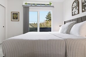 2 soverom, skrivebord, strykejern/-brett og wi-fi (inkludert)