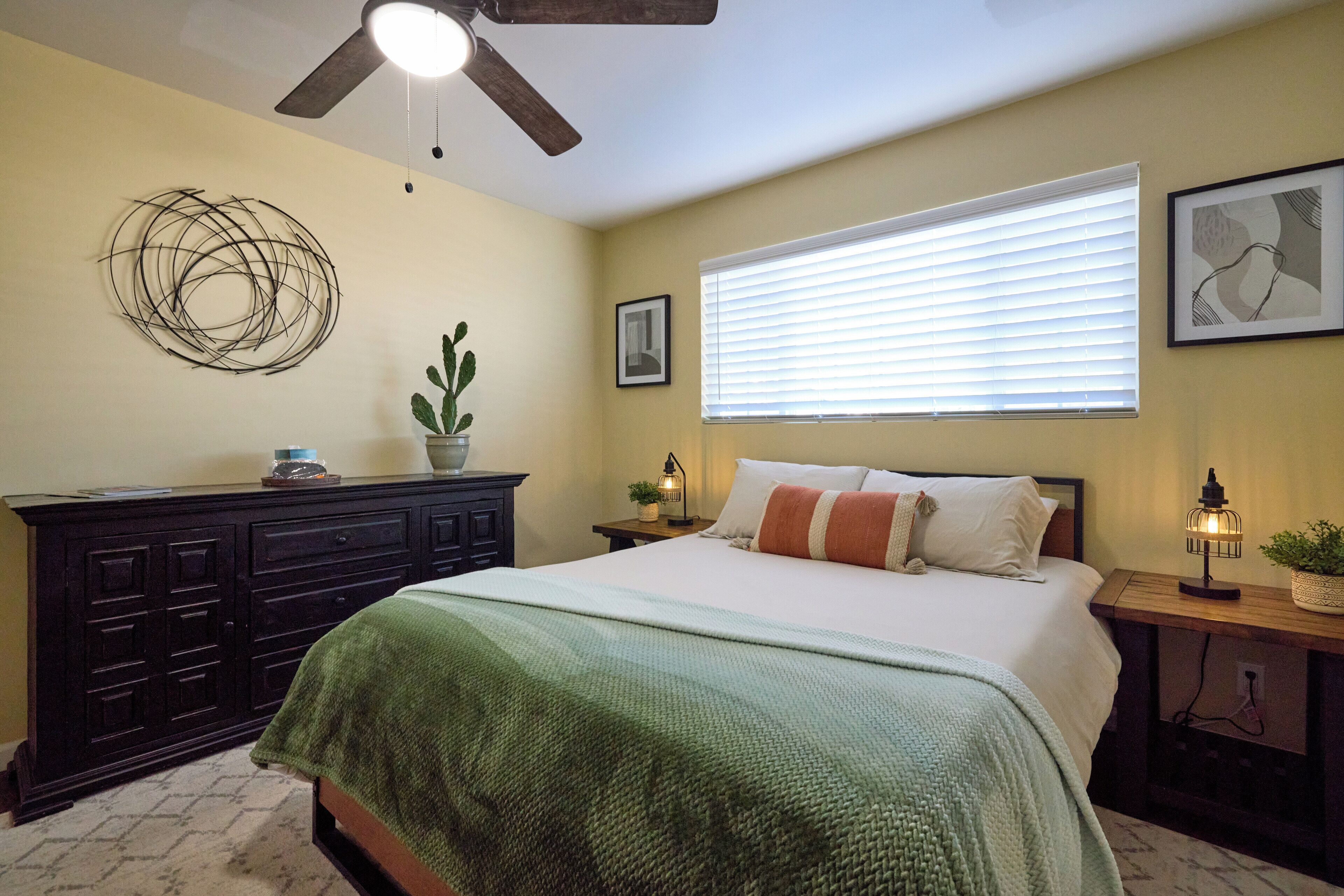 3 habitaciones, escritorio, tabla de planchar con plancha y wifi gratis 
