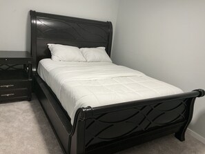 2 habitaciones, escritorio, tabla de planchar con plancha y wifi gratis 