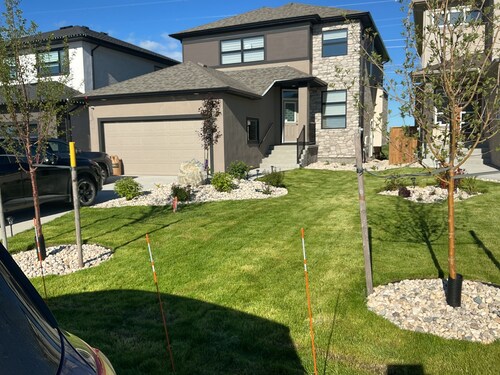 "Modern 2BR Suite with Private Entrance, Workspace, A/C & Parking in Sage Creek"