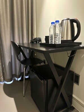 舒適單人房 | 書桌、手提電腦工作空間、遮光窗簾/窗簾、隔音