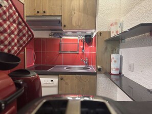Kühlschrank, Kochgeschirr/Geschirr/Besteck