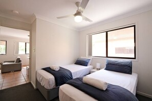 مكواة/لوح كي وواي فاي وملاءات أسرّة