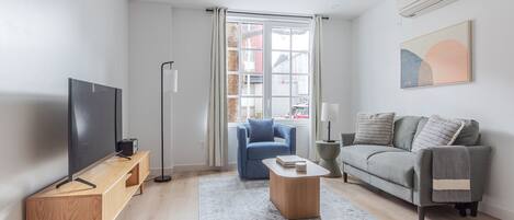 Fernseher, Stereoanlage