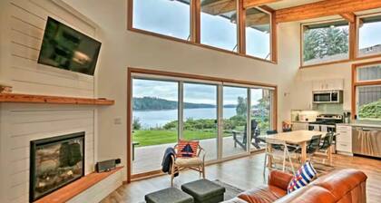 Modern Waterfront Bungalow on the Puget Sound