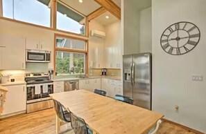 ثلاجة، ميكروويف، فرن، موقد طهي مسطح