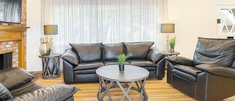 Smart TV, fireplace, computer monitors