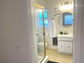 Hair dryer, towels, soap, shampoo - Family Friendly Private Pool 4BR Family Retreat w Free Parking, Fantastic Patio (Los Angeles)
