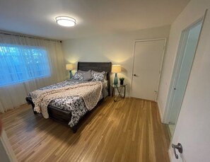 4 bedrooms, desk, iron/ironing board, free WiFi