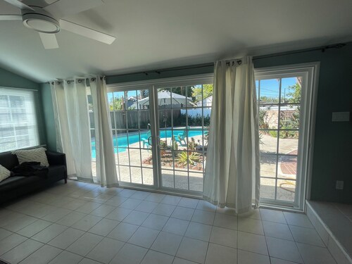 Mid-Term 4-bedroom mid-century house w fantastic pool & patio in Granada Hills