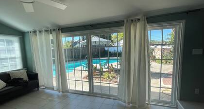 Mid-Term 4-bedroom mid-century house w fantastic pool & patio in Granada Hills