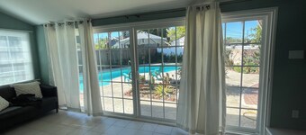 Mid-Term 4-bedroom mid-century house w fantastic pool & patio in Granada Hills