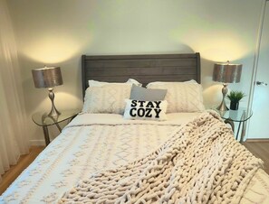 4 bedrooms, desk, iron/ironing board, free WiFi - Family Friendly Private Pool 4BR Family Retreat w Free Parking, Fantastic Patio (Los Angeles)