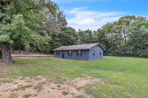 Exterior - Closest AirBNB to Davis Wade Stadium | 3BR Game-Day Home | Shuttle to Game (Starkville)