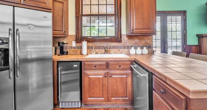 Bulldog Fans’ Escape | Cozy 2BR + Private Pool