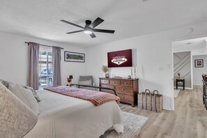 2 chambres, fer et planche à repasser, Wi-Fi, draps fournis