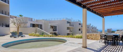 屋外ダイニングエリア