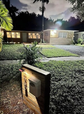 المنطقة المحيطة بالمنشأة