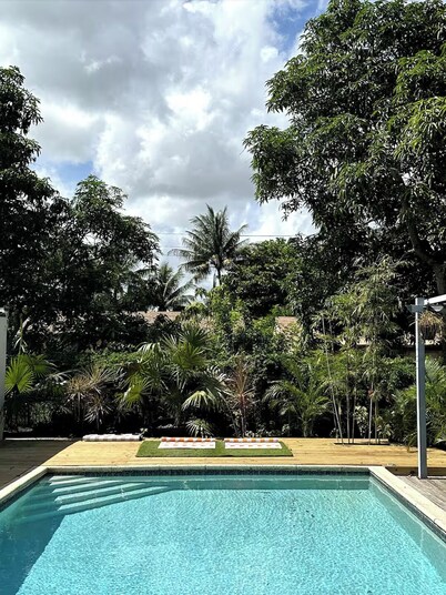 Spacious Tropical Miami 3BR Villa w/ Private Pool: Near Beach, Nightlife & Shops
