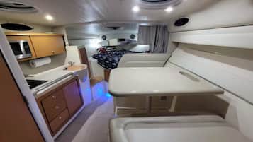 3 bedrooms, desk, iron/ironing board, travel cot