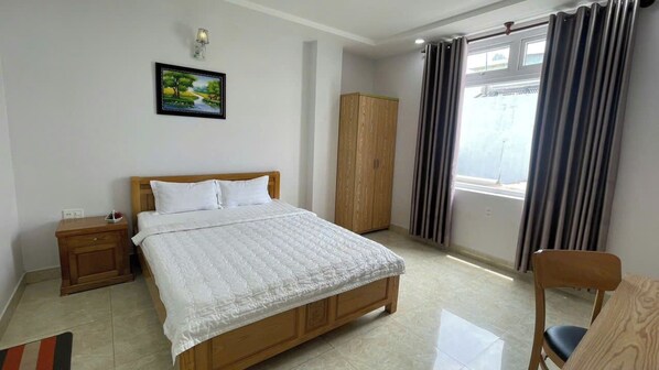 مكتب وواي فاي مجانًا وملاءات أسرّة