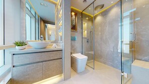 Premium Apartment, 2 Bedrooms, City View | Bathroom | Shower, hydromassage showerhead, eco-friendly toiletries, hair dryer - bnbme - The Lofts Central - 2 BDR (Dubai)