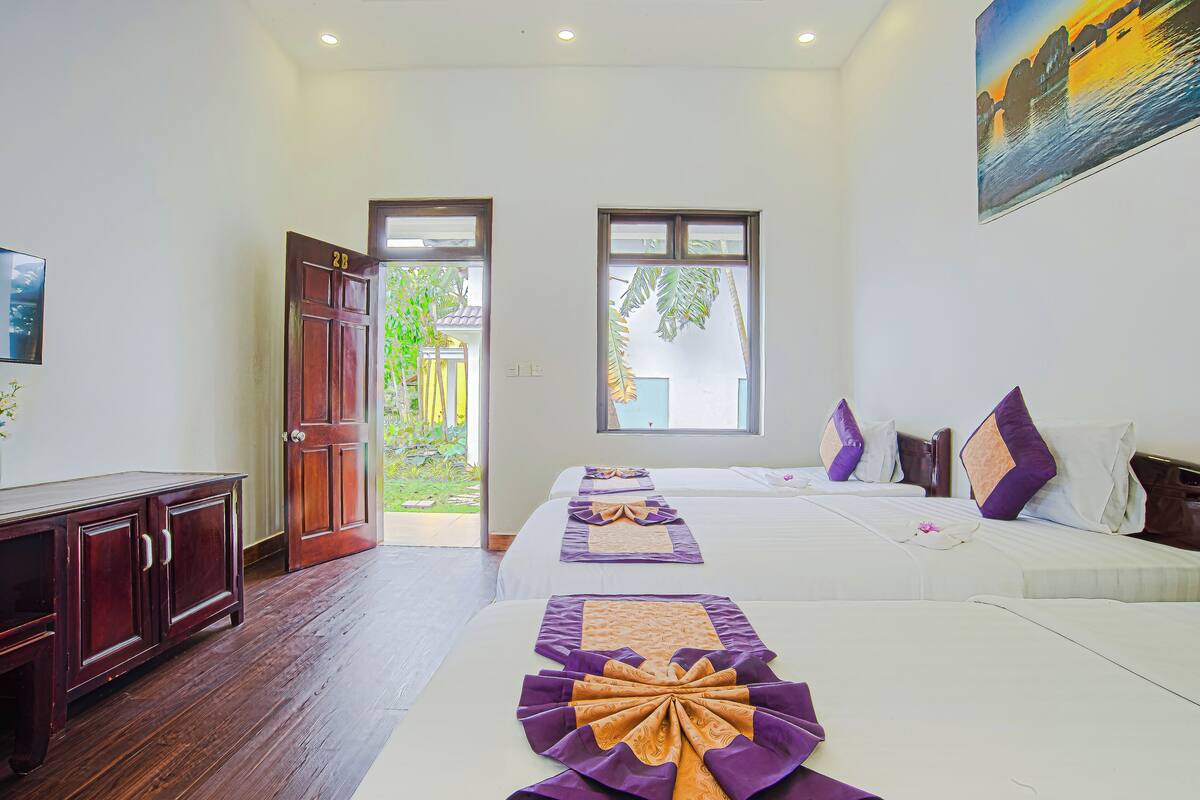Flower Stream Family Bungalow (Triple) | In-room safe, desk, blackout curtains, soundproofing