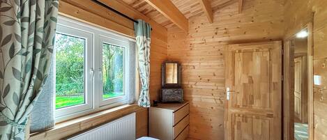 2 bedrooms, WiFi (free), bed sheets