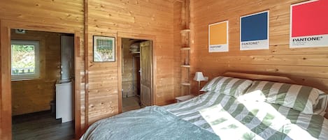 2 室のベッドルーム、WiFi (無料)