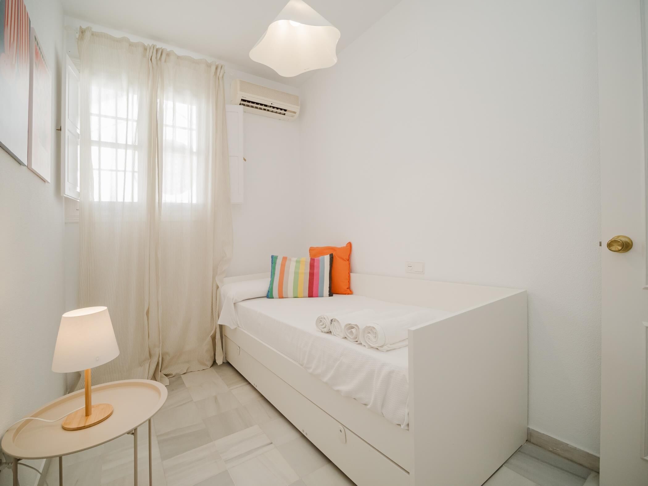3 dormitorios, tabla de planchar con plancha, Internet y ropa de cama