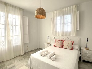 3 habitaciones, tabla de planchar con plancha, internet y ropa de cama 