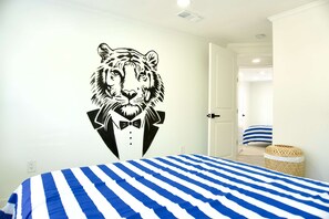 4 bedrooms, iron/ironing board, Internet, bed sheets
