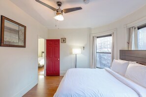 2 bedrooms, desk, iron/ironing board, WiFi