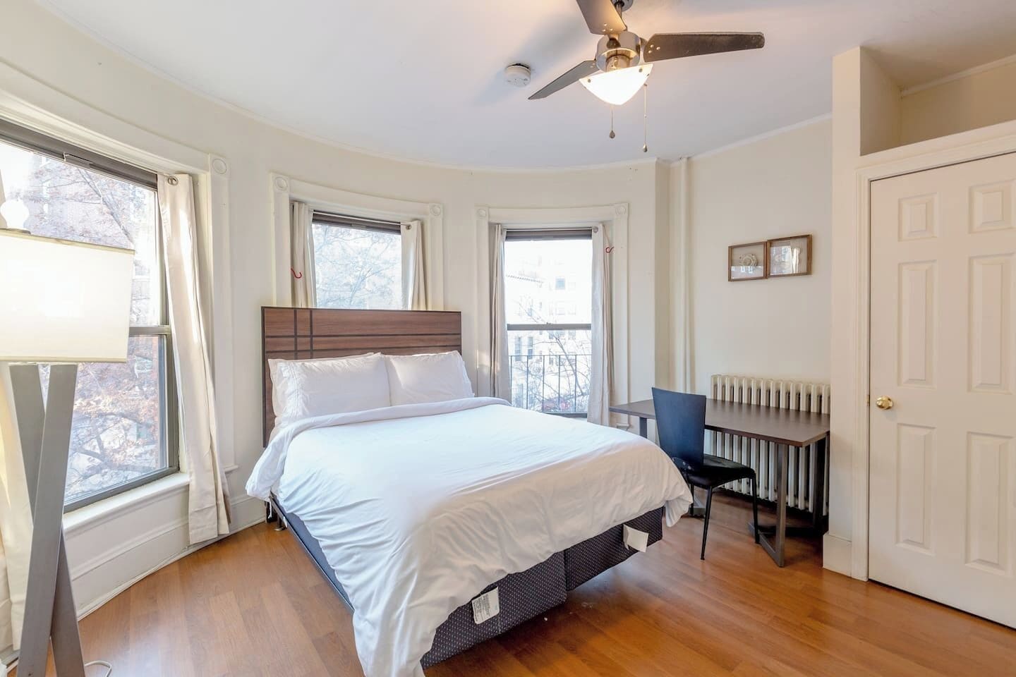 2 عدّة غرف نوم ومكتب ومكواة/لوح كي وواي فاي