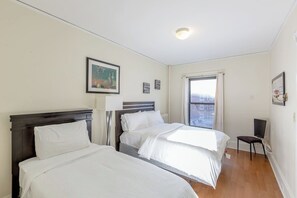 2 bedrooms, desk, iron/ironing board, WiFi - Free Parking 2 Bed 1 Bath Steps from BU/Kenmore (Boston)