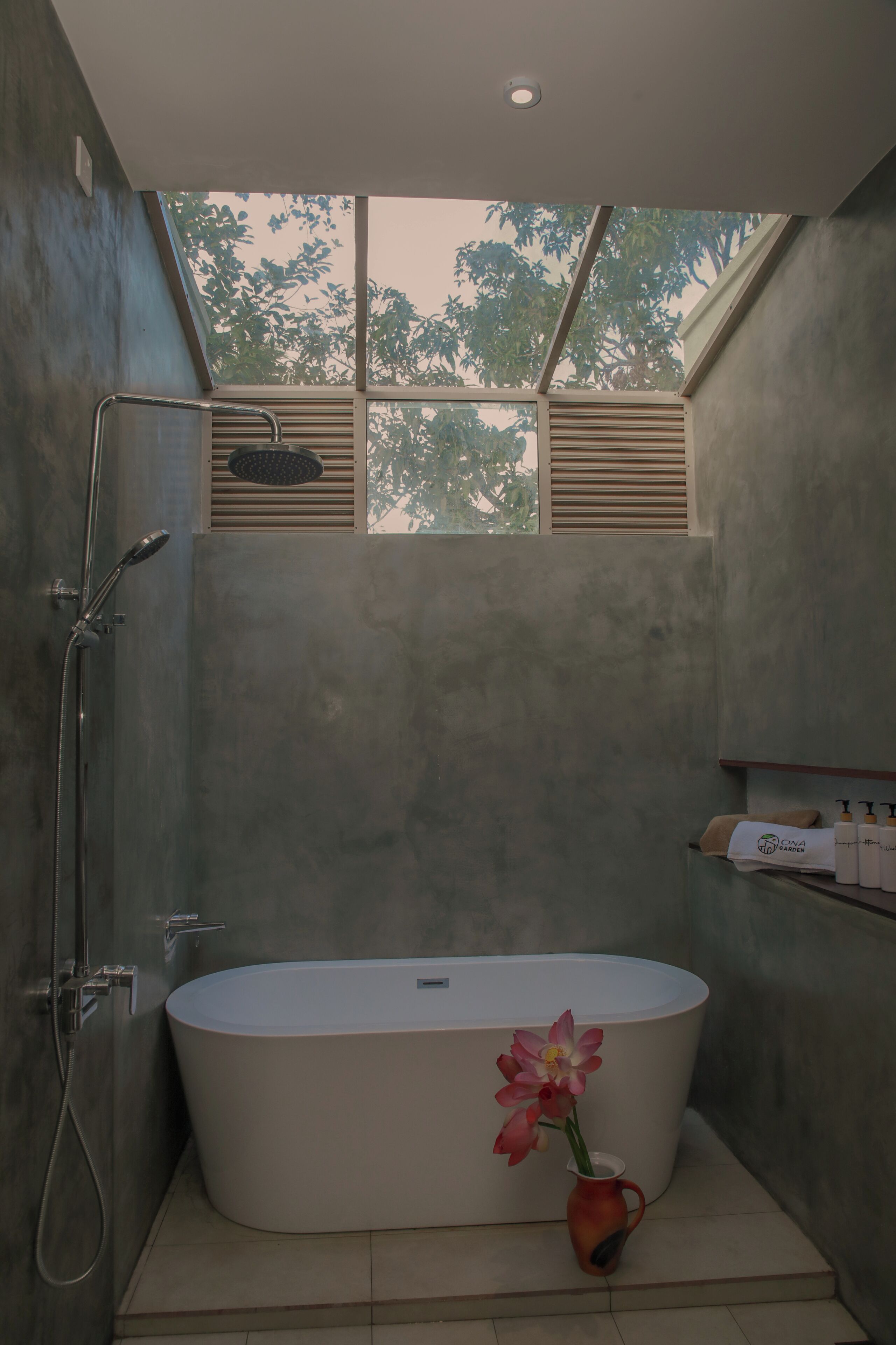Deluxe Suite | Bathroom